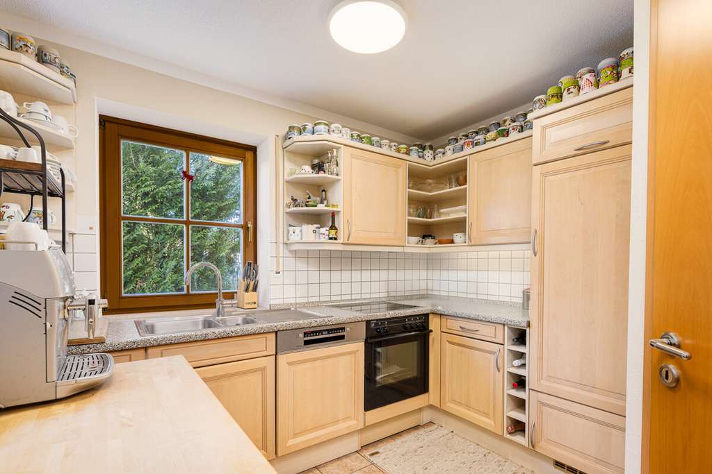 Immobilie in Forstinning - Landhausstil trifft Privatsphäre – Familien-Doppelhaushälfte mit idyllischem Gartenparadies! - Bild 4