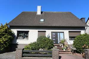 Familienfreundlich - viele Zimmer - ruhige Lage - Zweifamilienhaus in Gifhorn – Die vollständige Adresse der Immobilie erhältst du vom Anbieter., 38518 Gifhorn – Vorschaubild 3