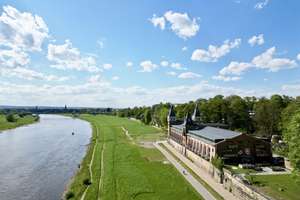*moderne und großzügige 4,5 Raumwohnung in einmaliger Lage an der Elbe*