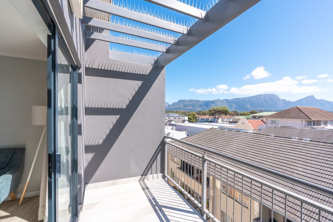 P. 312 Eaton Square-8