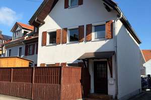 Charmantes Stadthaus mit Ausbaureserve im Dachgeschoss – Die vollständige Adresse der Immobilie erhältst du vom Anbieter., 82418 Murnau am Staffelsee – Vorschaubild 1