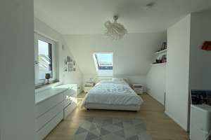Stilvolle Maisonettewohnung mit Terasse in begehrter, ruhiger Bestlage. – Am Neufeld 19, 81829 Trudering-Riem (Ortsteil), München – Vorschaubild 5