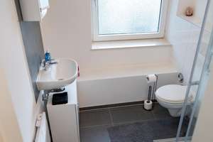 All-Inclusive & komplett ausgestattet Wohnung im Zentrum Essen – Möbliert, Balkon, Uni & Hbf fußläuf – Gerlingstraße 14, 45127 Ostviertel, Essen – Vorschaubild 2