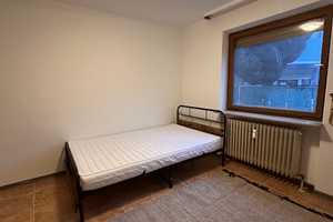 Wir bieten möblierte WG-Zimmer an (2 Wohnungen je 3 Zimmer). – Wilhelm-Leuschner-Straße 3, 74080 Heilbronn – Vorschaubild 1