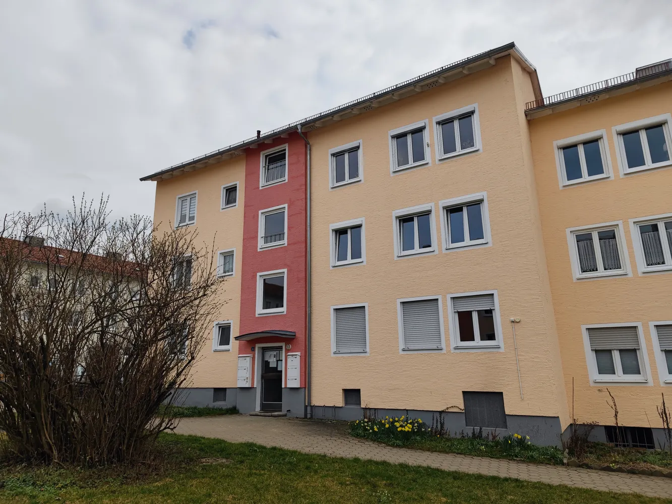 Renovierungsbedürftige 3-Zimmer Wohnung mit Balkon in Kempten (Allgäu) - Engelhalde, Kempten Allgäu – Bild 1