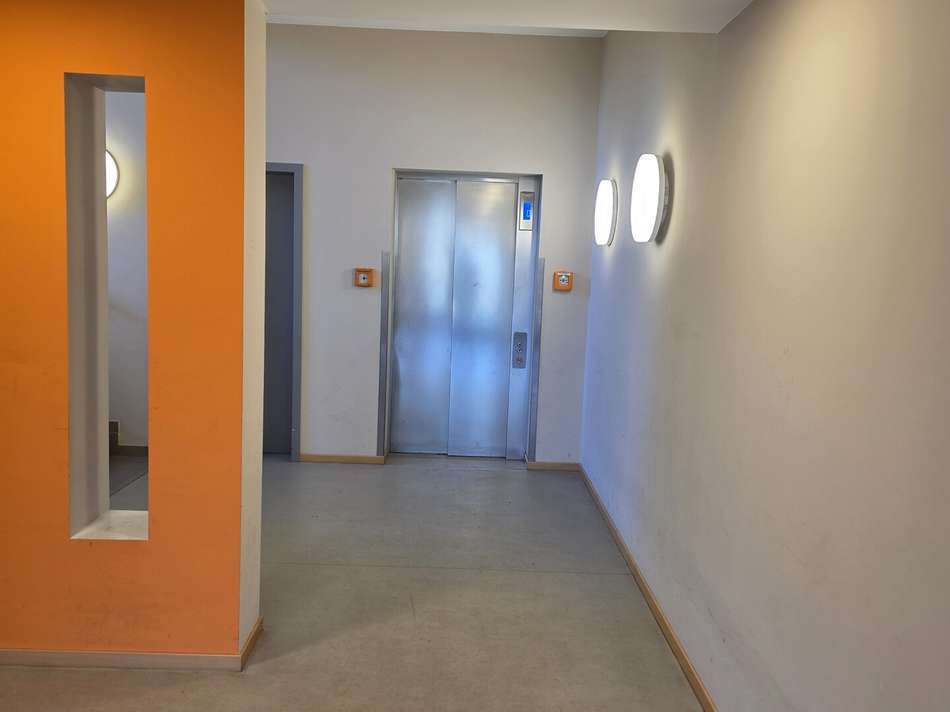 Flur mit Fahrstuhl