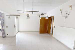 Hürth! Barrierefreier Bungalow mit aufgestocktem Walmdach, Sonnengarten, Kamin und Garage! (LK 4693) – Rhein-Erft-Kreis – Vorschaubild 3