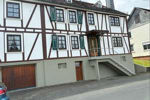 Freiraum für Ideen, die Platz brauchen 
Einfamilienhaus mit kleiner Werkstatt  – Die vollständige Adresse der Immobilie erhältst du vom Anbieter., 57562 Herdorf – Vorschaubild 2