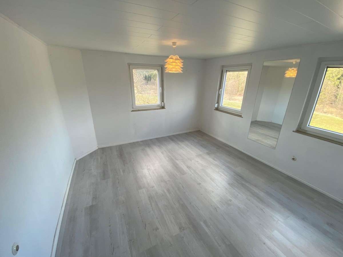 Immobilie in Frankenhardt - Traumhaft & selten: Aussiedlerhof mit ca.1,3 ha Grund in absoluter Alleinlage zw. Ellw.- Cr. (B 290) - Bild 3