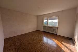 **RESERVIERT**Einfamilienhaus mit ausbaufähigem Dachgeschoss in ruhiger Stadtlage – Kirchberger Straße 11, 84359 Rottal-Inn (Kreis) – Vorschaubild 11