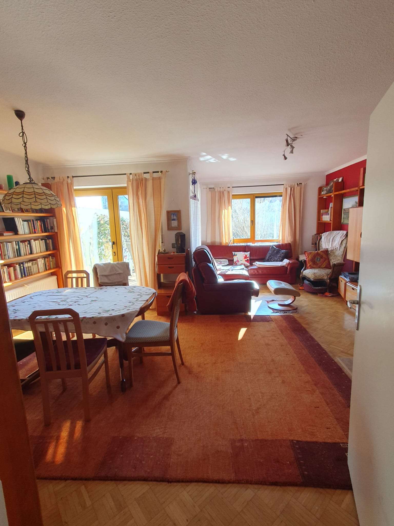 Immobilie in Kirchheim bei München - Ideal für Familien im Lindenviertel (6 Zimmer, Wärmepumpe, Solar, Garage, Garten, Balkone, Sauna) - Bild 1