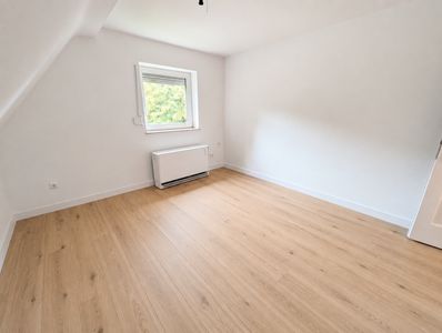 **Jetzt zugreifen: +2,5 Zimmer +neuer Laminat +modernes Tageslichtbad**