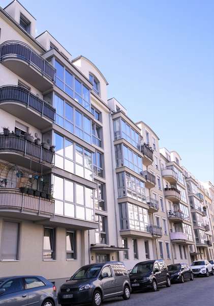 Modernes Mehrfamilienhaus.jpg