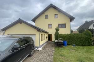 Großes Einfamilienhaus m Einliegerwohnung gr Garage, Zisterne und Photovoltaik – Die vollständige Adresse der Immobilie erhältst du vom Anbieter., 9600 Oberschöna – Vorschaubild 1
