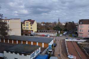Freundliche 3-Zimmer-Wohnung mit Balkon, neuer Einbauküche und Stellplatz – Diesterwegstraße 2, 39110 Magdeburg – Vorschaubild 2