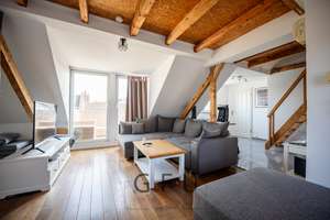 -Über den Dächern von Düsseldorf- Traumhafte Altbauwohnung zzgl. 28 m² Spitzboden – Die vollständige Adresse der Immobilie erhältst du vom Anbieter., 40215 Friedrichstadt, Düsseldorf – Vorschaubild 2