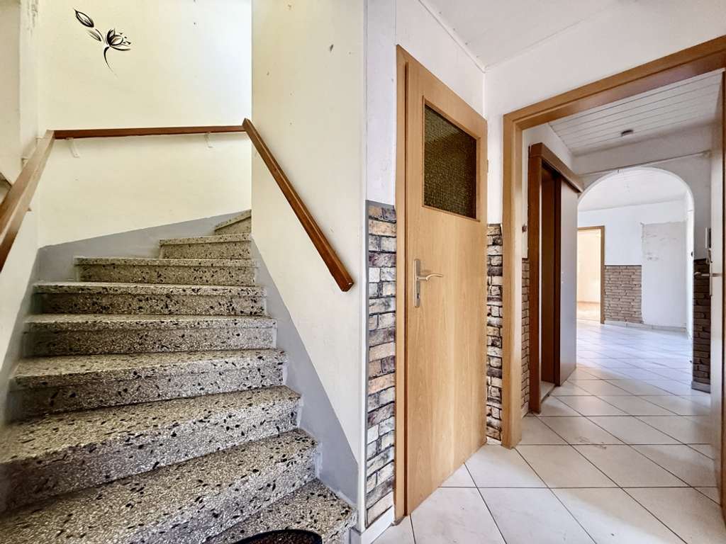 Immobilie in Laudenbach - +++ Freistehendes Zweifamilienhaus in Laudenbach +++ - Bild 2