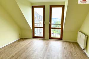 4-Raum-Wohnung mit besonderem Wohncharakter, Einbauküche und zusätzlichem Dachgeschossraum! – Herzog-Georg-Ring 15, 9456 Annaberg-Buchholz – Vorschaubild 3