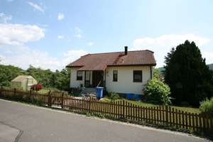 Einfamilienhaus mit herrlicher Aussicht in begehrter Wohnlage von Herpf – Die vollständige Adresse der Immobilie erhältst du vom Anbieter., 98617 Herpf – Vorschaubild 1