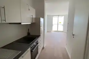Ideal für Paare oder Singles: Neubauwohnung mit Einbauküche, Balkon, Aufzug & Gemeinschaftsterrasse – Allee der Kosmonauten 25a, 10315 Berlin – Vorschaubild 1