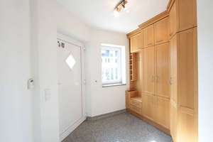 ALPENBLICK: Große Villenhälfte mit Einliegerwohnung + 6 Zimmern + Hobbyraum + großem Garten – Die vollständige Adresse der Immobilie erhältst du vom Anbieter., 80999 Untermenzing, München – Vorschaubild 10