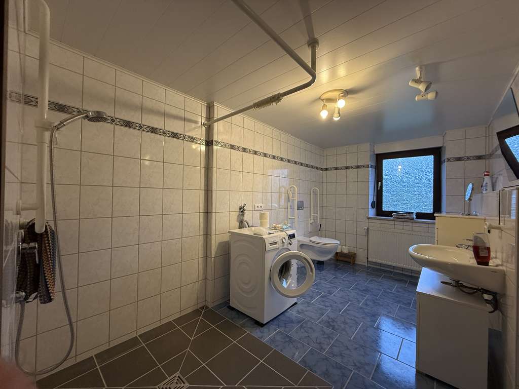 Immobilie in Eppelborn - Modernisierungsbedürftiges einseitig angebautes Haus mit Ausbaupotenzial – in ruhiger Lage von Eppel - Bild 3