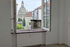 Altbau am Altmarkt: 4-Zimmer-Wohnung mit Balkon
