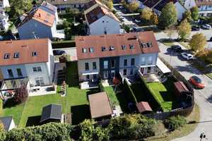 Modernes, sonniges, Reiheneckhaus (BJ 2000) mit großem Garten, Terrasse, 2x Stellplatz – Fürstenfeldbruck (Kreis) – Vorschaubild 2