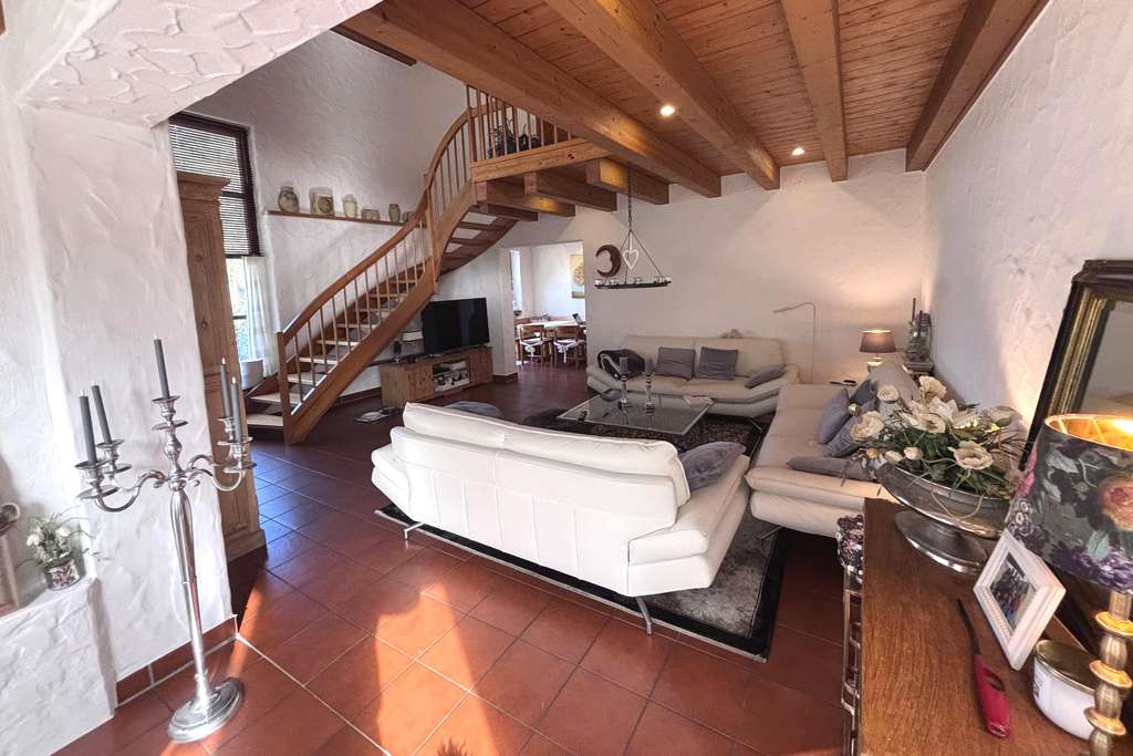 Immobilie in Leimbach - Effizient & nachhaltig: Wohnhaus mit Galerie, neuer Wärmepumpe und Gartenidylle - Bild 2