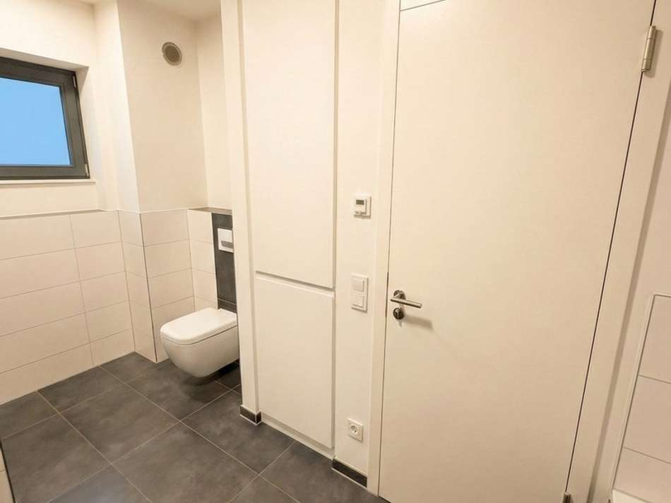 DG Bad Einbauschrank und WC