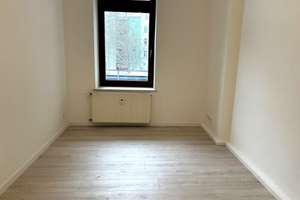 VIDEORUNDGANG, NEUE Einbauküche, Neuer Laminat, 3 Raum , Balkon und vieles mehr – Lilienstraße  41, 4315 Neustadt-Neuschönefeld, Leipzig – Vorschaubild 15
