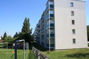 3-Zimmer-Whg. und einen Spielplatz im Wohnumfeld – Ernst-Enge-Str. 94, 9127 Chemnitz – Vorschaubild 1