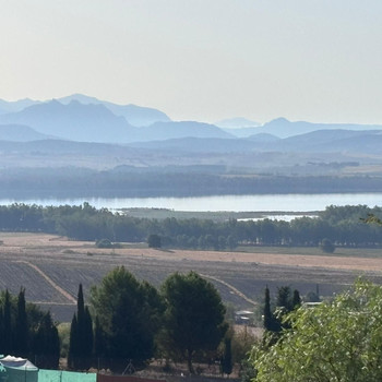 Rustikales Anwesen in Bornos mit Gebäuden und Seeblick