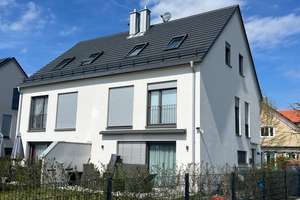 **Moderne, exklusive DHH mit Garage, Stpl. und neuwertiger EBK in Neufahrn-Süd (S1)** – Die vollständige Adresse der Immobilie erhältst du vom Anbieter., 85375 Neufahrn bei Freising – Vorschaubild 1