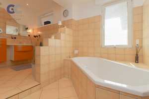 Idyllisch Wohnen am Lochbach - großes Familienparadies mit Indoor-Pool – Solingen – Vorschaubild 11