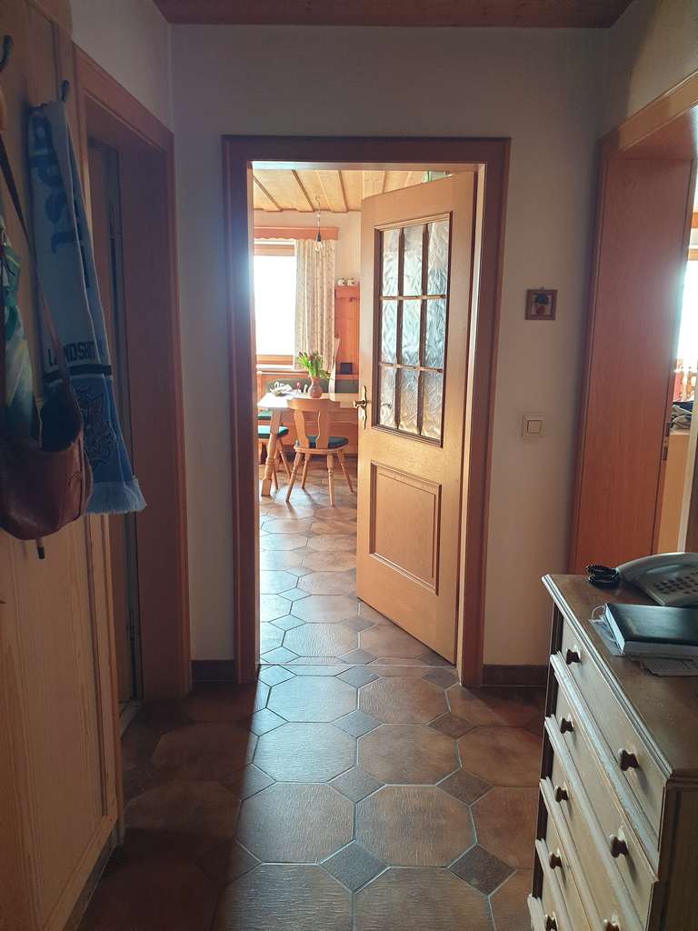 Immobilie in Bruckberg - Gemütliches Einfamilienhaus in Gündlkofen mit Garten und Garage - Bild 2