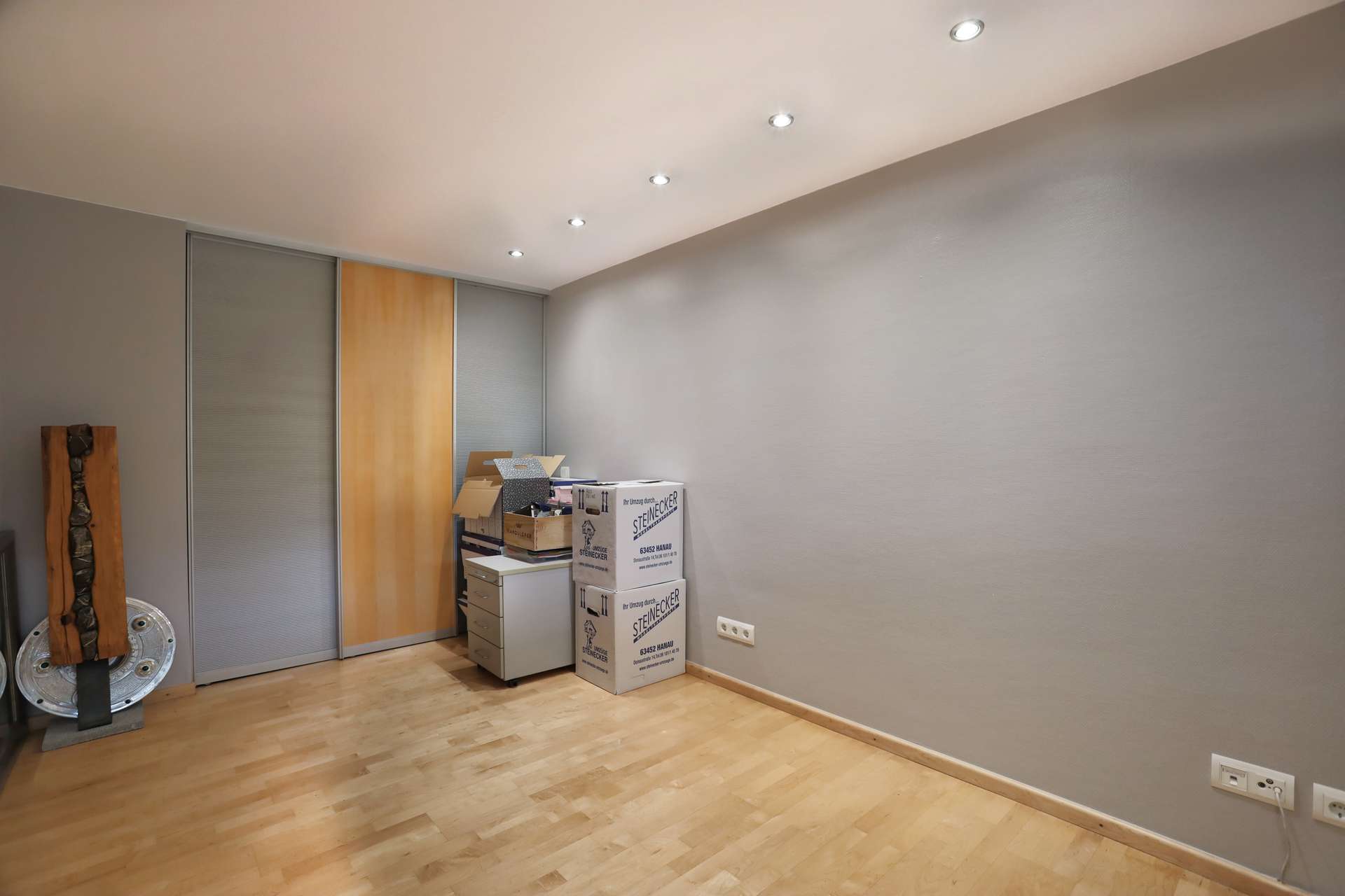 Immobilie in Hammersbach - Stilvoller Bungalow mit separater ELW, Doppelgarage & großem Grundstück - Bild 5