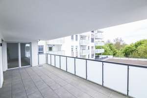 Helle, zentrale 5 Zimmer-Wohnung im 2. OG zu vermieten