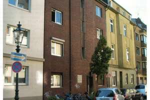 Möblierte 3-Zimmer-Dachgeschosswohnung mit EBK in Düsseldorf