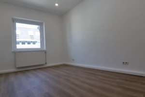 Frisch renovierte 2-Zimmer-Wohnung mit modernem Lichtkonzept und Balkon in Düsseldorf-Flingern Nord – Birkenstraße 87, 40233 Flingern Nord, Düsseldorf – Vorschaubild 2