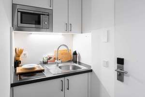 DIE ZIMMEREI | Möbiliertes WG‑Zimmer in Sendling: In U-Bahn- und TUM/LMU-Nähe | Shared Bude – Resi-Huber-Platz 1, 81371 Sendlinger Feld, München – Vorschaubild 4