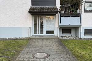 Ruhige und gut geschnittene 3-Zimmer-Wohnung mit Balkon Aufzug und Stellplatz