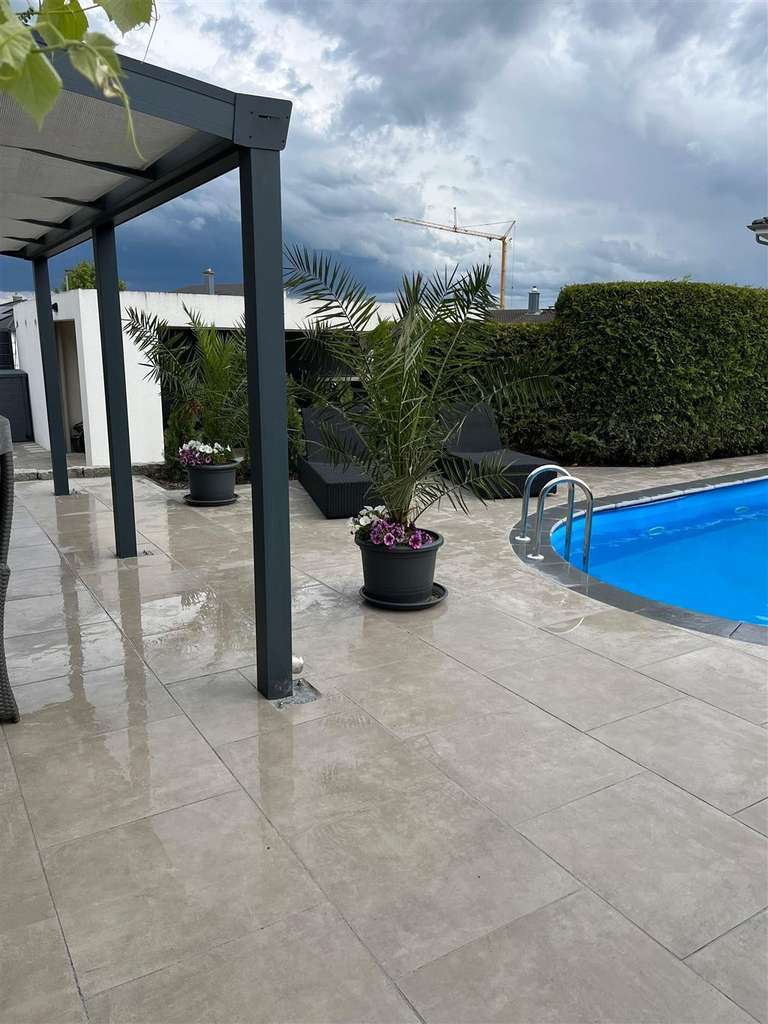 Immobilie in Gräfenberg - Hochwertig moderniertes EFH, Top-Gartenanlage, Pool, Garge+Carport , PV-Anl. - Bild 1