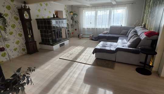 Bild von Großzügiges Haus mit 11 Zimmern und Garage in Usingen