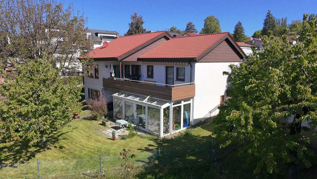 Immobilie in Neuffen - Einfamilienhaus mit Einliegerwohnung in begehrter Aussichtslage  - Bild 0