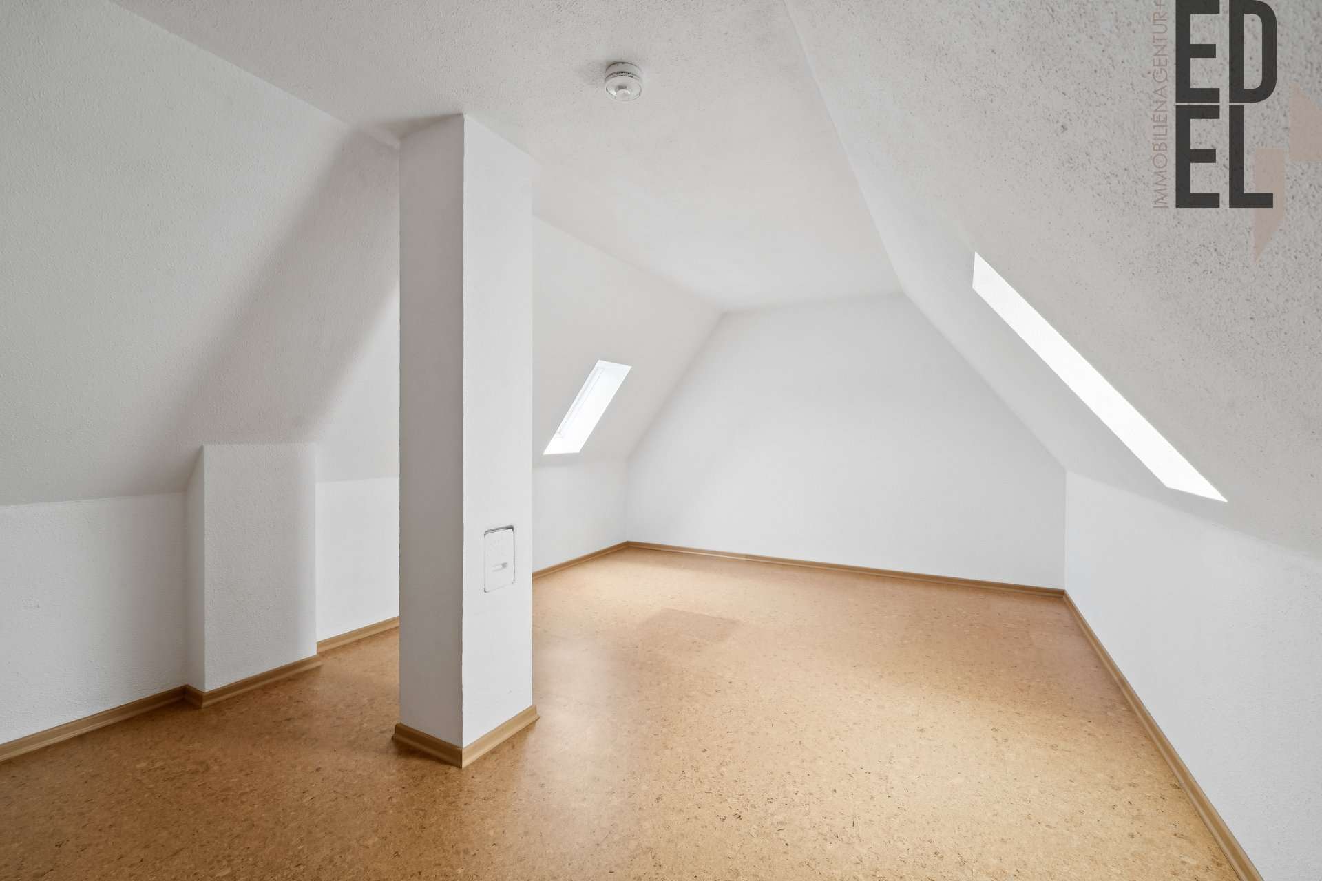 Immobilie in Neutraubling - 3-Zimmer-Maisonette mit Balkon & Stellplätzen in ruhiger Lage von Neutraubling - Bild 2