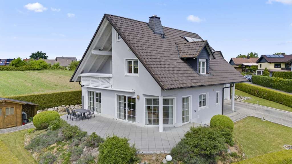 Immobilie in Hummeltal - Luxus pur & Fernblick! Hochwertiges Anwesen nahe Bayreuth mit Traumterrasse, tollem Garten und ELW - Bild 1