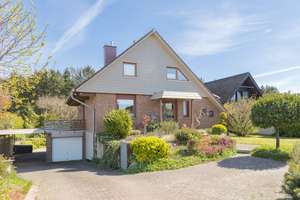 Repräsentatives Architektenhaus mit großzügigem Garten in ruhiger Feldrandlage von Schwentinental – Die vollständige Adresse der Immobilie erhältst du vom Anbieter., 24222 Schwentinental – Vorschaubild 1
