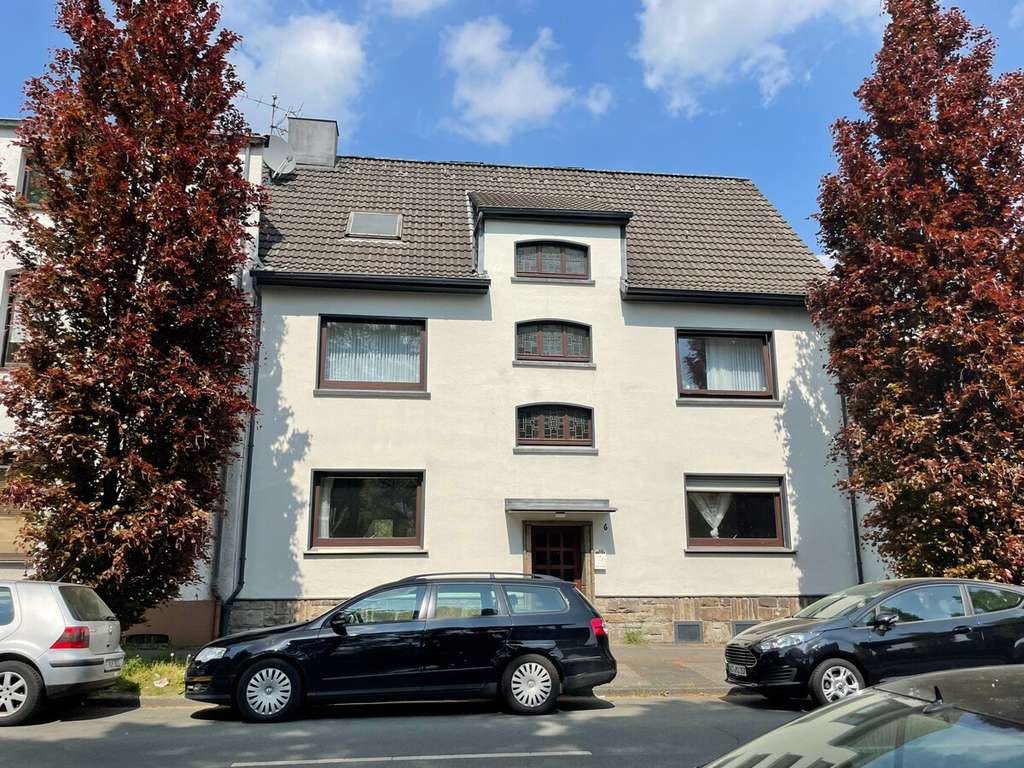 Wohnen, Büro mit Lager und Garagen - Alles auf einem Grundstück!