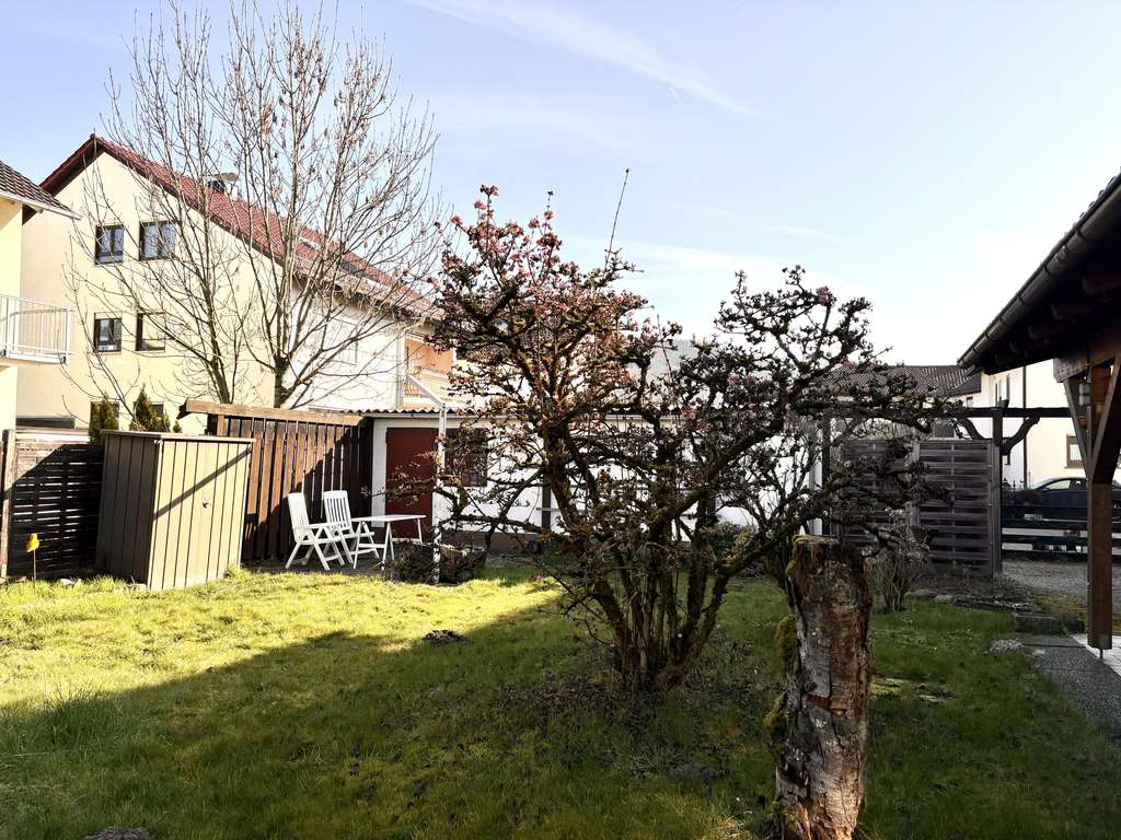 Immobilie in Hemsbach - Familientraum - Großzügig wohnen: viel Licht, zwei Etagen und ein herrlicher Garten und Südbalkon h - Bild 0